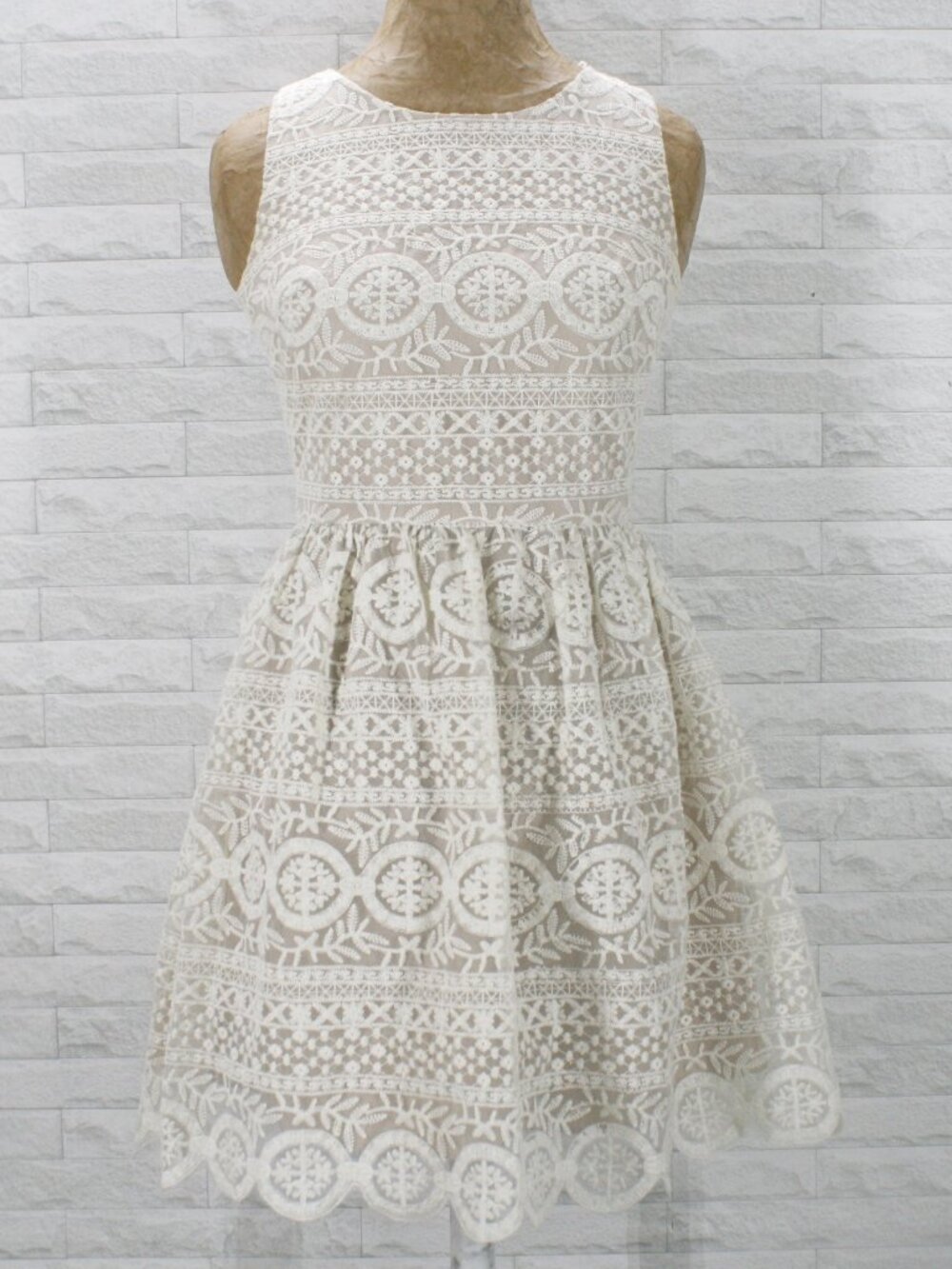 SOPRANO Dress Lace Sleeveless Floral Wedding Rehearsal Mini Cream Natural Small